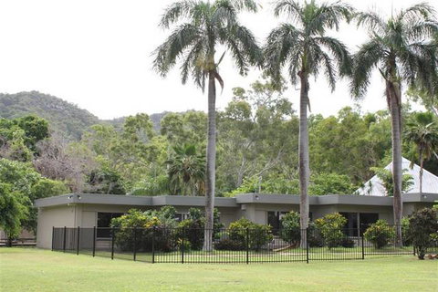 Arcadia Village Motel - Accommodation QLD 0