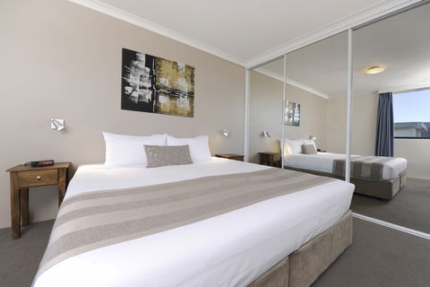 Assured Waterside Apartments - Accommodation QLD 3