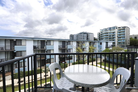 Assured Waterside Apartments - Accommodation QLD 6