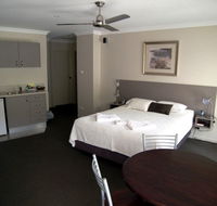 Aston Hill Motor Lodge - Accommodation QLD
