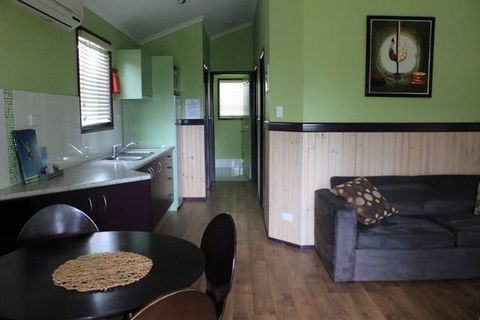 Aussie Outback Oasis Cabin & Van Village - Accommodation QLD 1