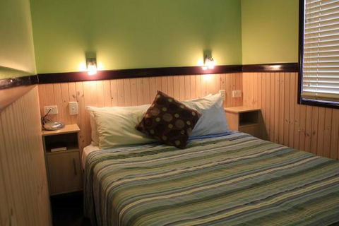 Aussie Outback Oasis Cabin & Van Village - Accommodation QLD 0