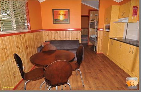 Aussie Outback Oasis Cabin & Van Village - Accommodation QLD 3