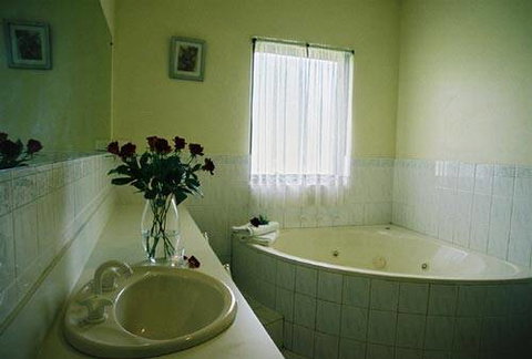 Australian Homestead - Accommodation QLD 1