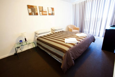 B7 Honeysuckle Apartments - Accommodation QLD 3