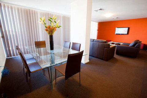 B7 Honeysuckle Apartments - Accommodation QLD 7