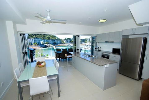 Beachside At Magnetic Harbour - Accommodation QLD 1