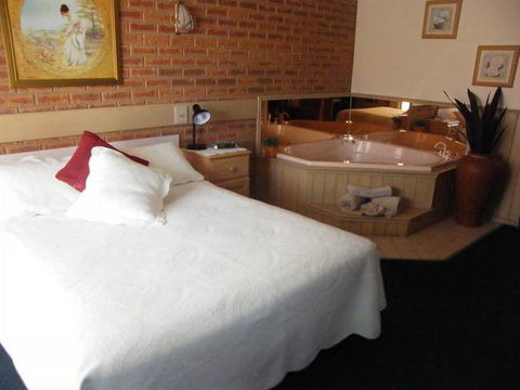 BEST WESTERN Colonial Motor Inn Bairnsdale - Accommodation QLD 1