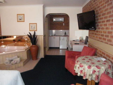 BEST WESTERN Colonial Motor Inn Bairnsdale - Accommodation QLD 3