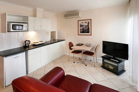 BEST WESTERN Ensenada Motor Inn & Suites - Accommodation QLD 1