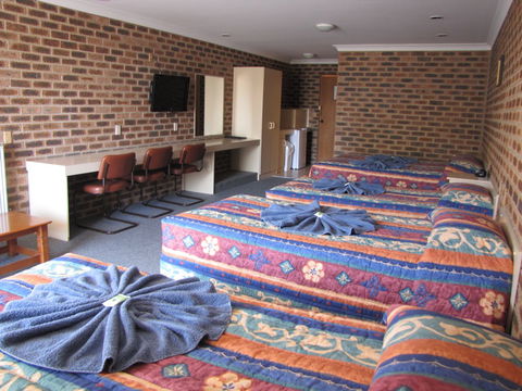 Big Trout Motor Inn - Accommodation QLD 0