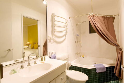 Bindo Creek Cabins - Accommodation QLD 3