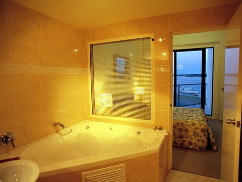 Boathouse Resort Tea Gardens - Accommodation QLD 1