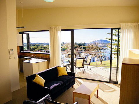 Boathouse Resort Tea Gardens - Accommodation QLD 3