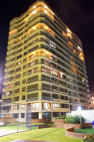 Breakers North - Absolute Beach Front Holiday Apartments - Accommodation QLD 2