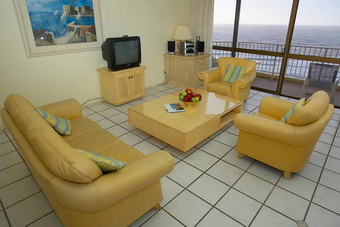 Breakers North - Absolute Beach Front Holiday Apartments - Accommodation QLD 5