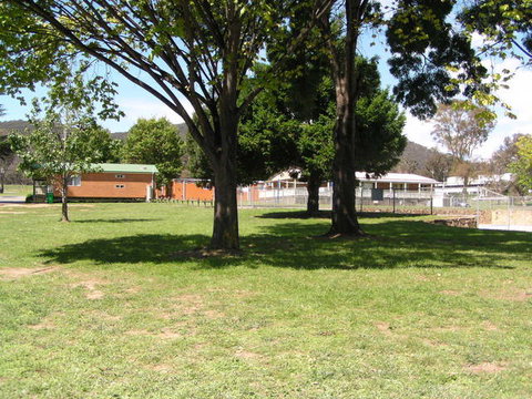 Canberra Carotel Motel & Caravan Park - Accommodation QLD 3