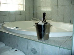Charles Rasp Motor Inn - Accommodation QLD 2