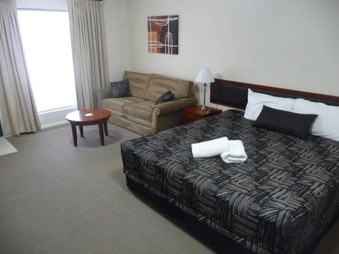 Club Motel - Accommodation QLD 2