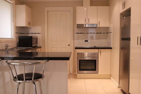 Colonial Court Villas Serviced Apartments - Accommodation QLD 1