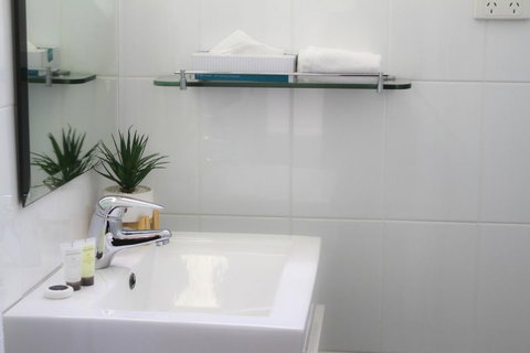 Cowra Motor Inn - Accommodation QLD 3