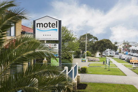Motel On A Beckett - Accommodation QLD 8
