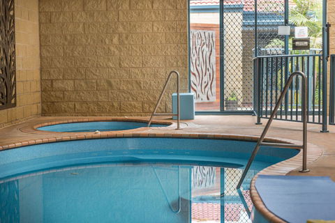 Motel On A Beckett - Accommodation QLD 5