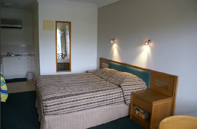 Coopers Colonial Motel - Accommodation QLD 0