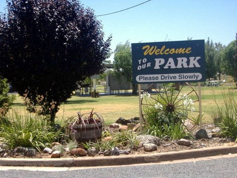 Country Club Caravan Park - Accommodation QLD 0