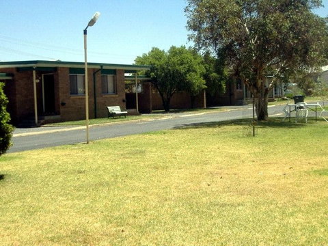 Country Club Caravan Park - Accommodation QLD 1