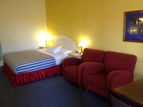 Econo Lodge Statesman Ararat - Accommodation QLD 4