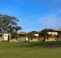 Euston Club Cabin Resort - Accommodation QLD