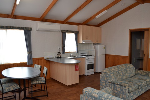 Euston Club Cabin Resort - Accommodation QLD 4