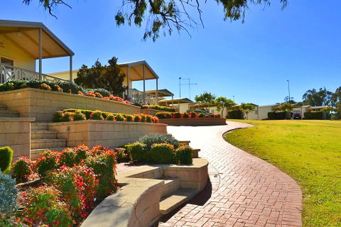 Euston Club Cabin Resort - Accommodation QLD 2