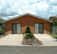 Fossicker Caravan Park - Accommodation QLD