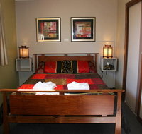 Golden Embers Apartments and B  B - Accommodation QLD