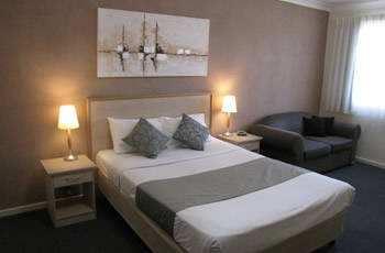 Golf Links Motel - Accommodation QLD 0