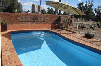 Golf Links Motel - Accommodation QLD 2