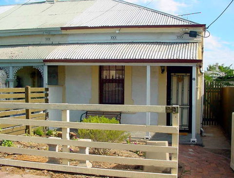 Harriett's Cottage Accommodation Clyde's Cottage - Accommodation QLD 0