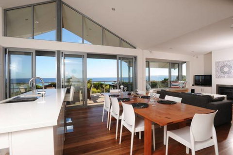 Island Beach Escape - Beachcomber - Accommodation QLD 0