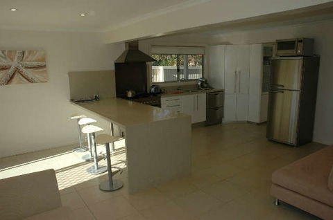 Joylaine Beach House - Accommodation QLD 0