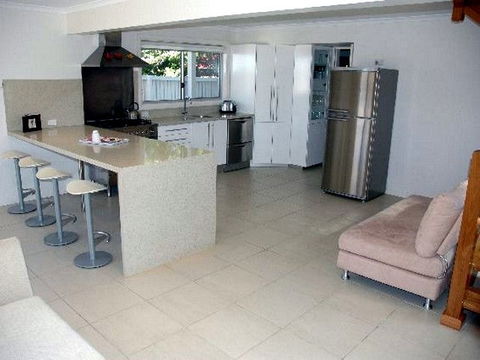 Joylaine Beach House - Accommodation QLD 2