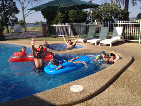 Lakeview Motel - Accommodation QLD 2