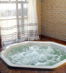 Lookout Motor Inn - Accommodation QLD 4