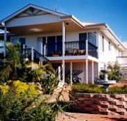 Lovering's Beach Houses - The Whitehouse Emu Bay - Accommodation QLD