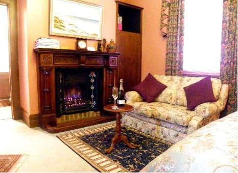Marble Lodge Bed & Breakfast - Accommodation QLD 0