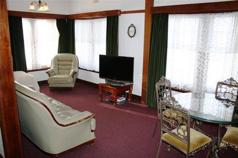 Motel Mayfair On Cavell - Accommodation QLD 1