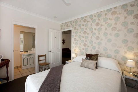 Mt Coolum Retreat 'A Bed & Breakfast' - Accommodation QLD 0