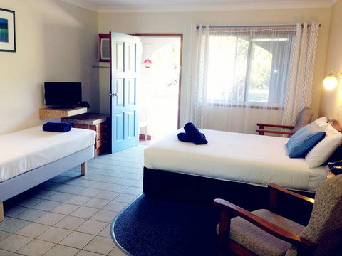 Paradise Court Holiday Units - Accommodation QLD 2