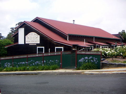 Pemberton Old Picture Theatre Holiday Apts - Accommodation QLD 2